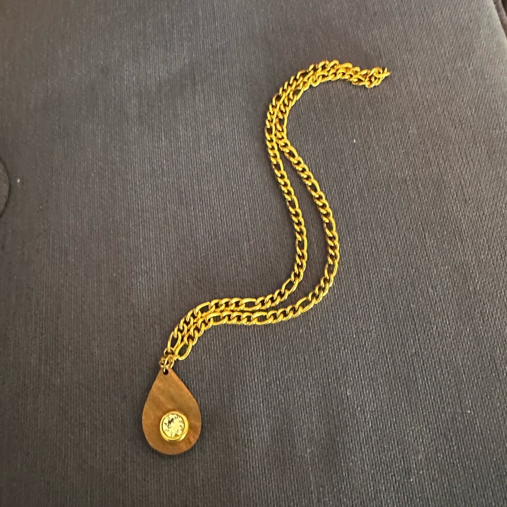 Gold Chain Necklace with Teardrop Pendant